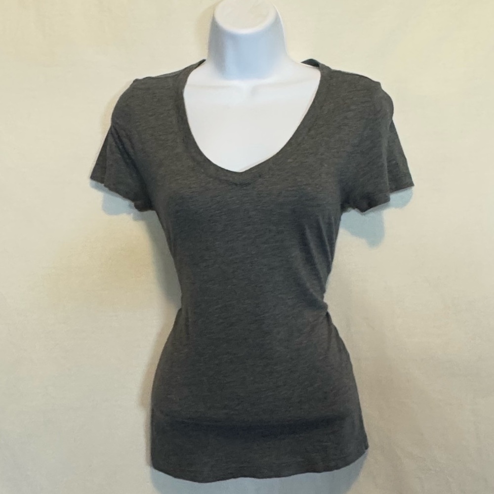 D-155 Forever 21 Gray V-neck Short Sleeve Tee Shirt Size S